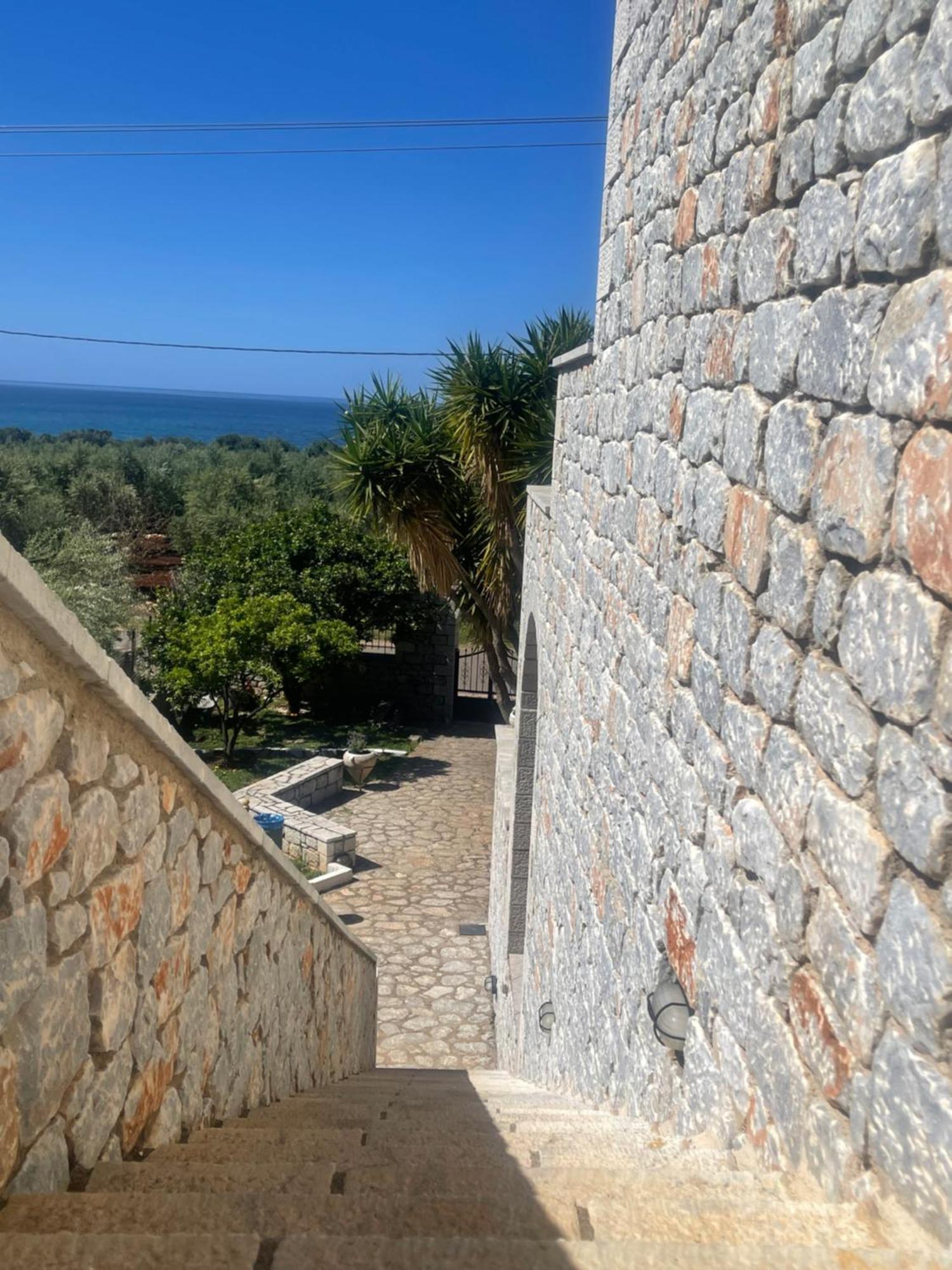 לינה וארוחת בוקר Néon Oítilon Lithos By The Sea מראה חיצוני תמונה